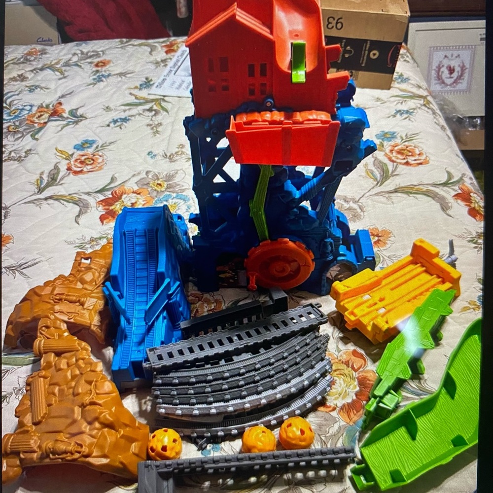 Thomas the train Cave Collapse Trackset no original traincan includeThomas train